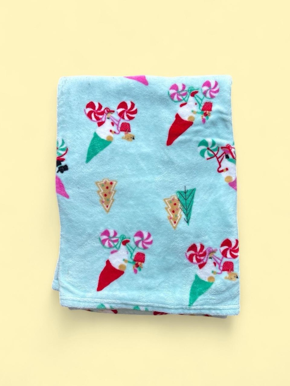 ✨ Christmas candy
cane and reindeer fleece blanket✨